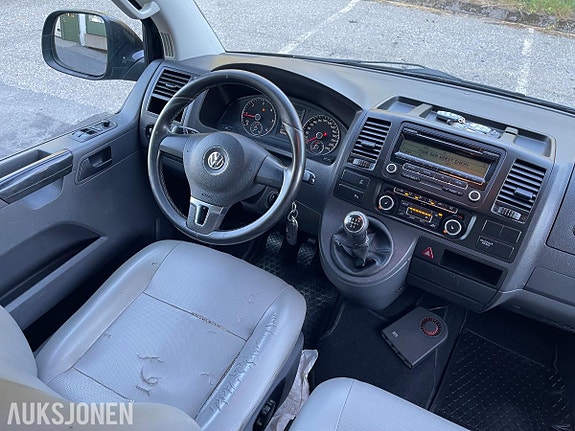 Volkswagen Caravelle 14 of 30