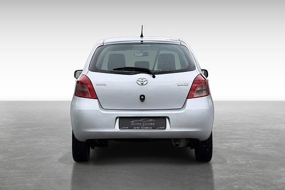 Toyota Yaris 5 of 13