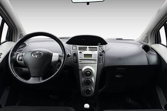 Toyota Yaris 7 of 13