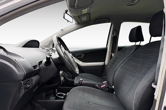 Toyota Yaris 8 of 13