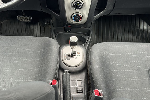 Toyota Yaris 13 of 13