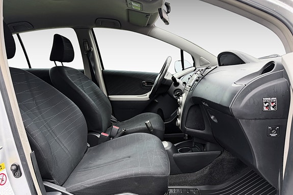 Toyota Yaris 10 of 13