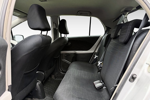 Toyota Yaris 9 of 13