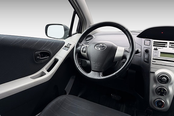 Toyota Yaris 6 of 13