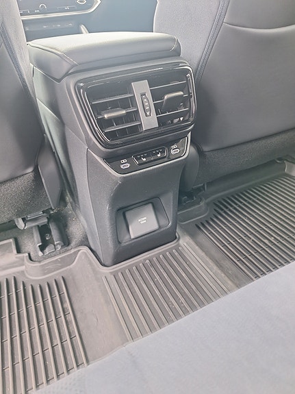 Lexus RZ450e 16 of 28