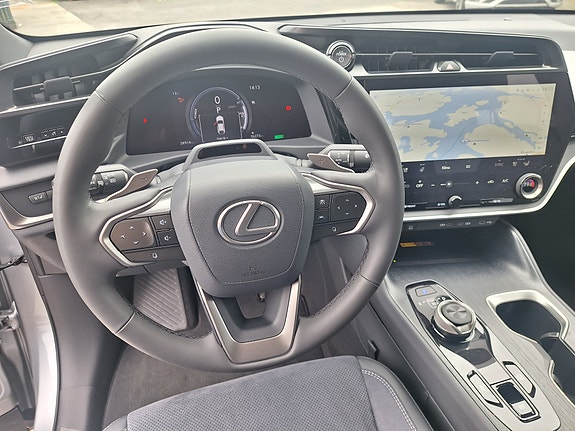 Lexus RZ450e 15 of 28