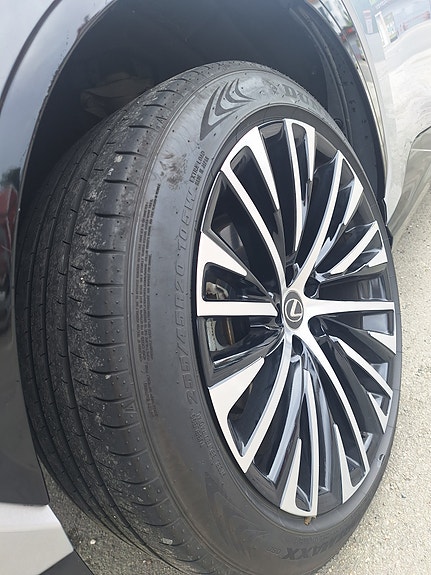 Lexus RZ450e 7 of 28