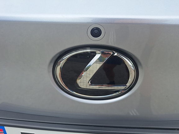 Lexus RZ450e 22 of 28