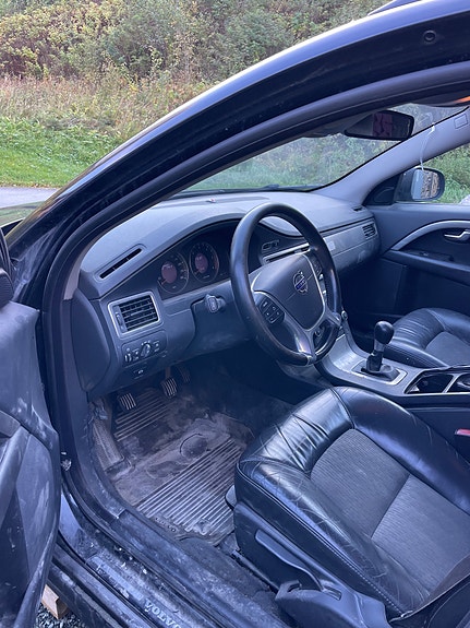 Volvo V70 2 of 11