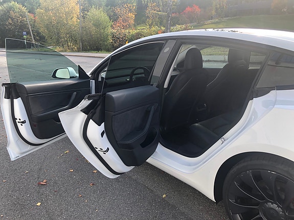 Tesla Model 3 7 of 14