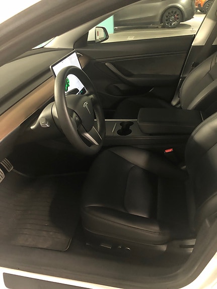 Tesla Model 3 8 of 14