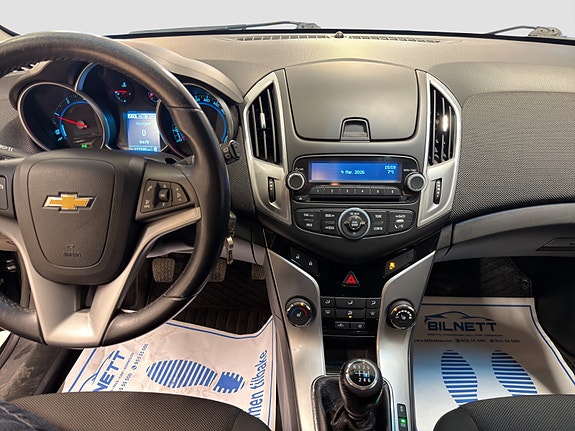 Chevrolet Cruze 19 of 30