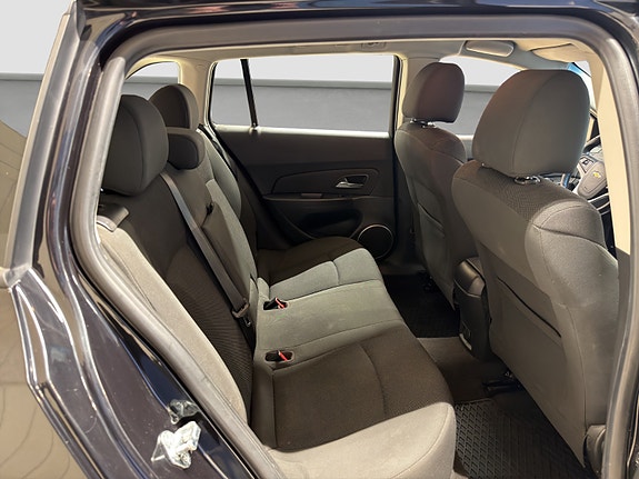 Chevrolet Cruze 10 of 30