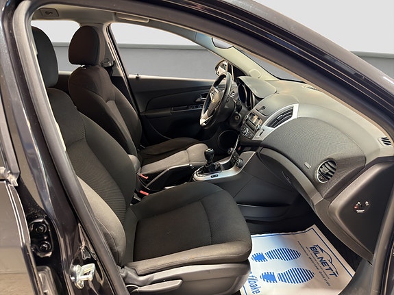 Chevrolet Cruze 12 of 30