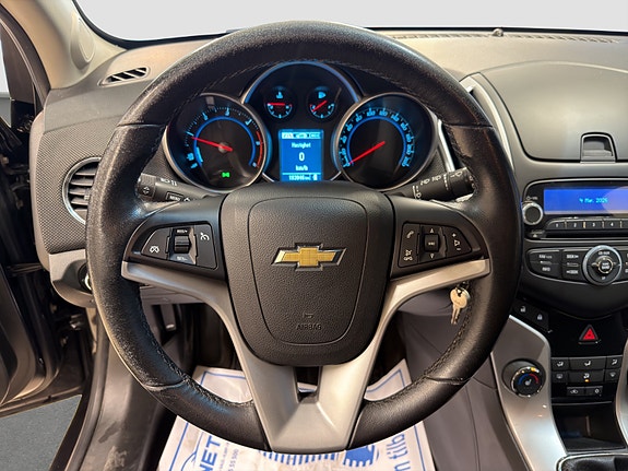 Chevrolet Cruze 17 of 30