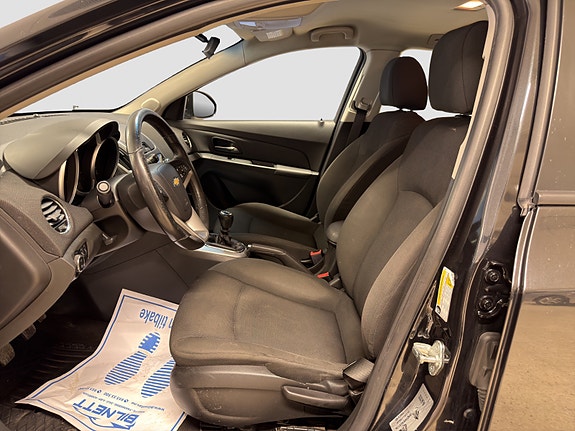 Chevrolet Cruze 13 of 30