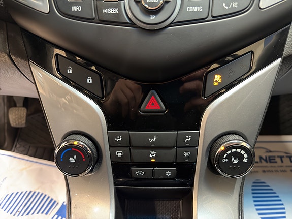 Chevrolet Cruze 22 of 30