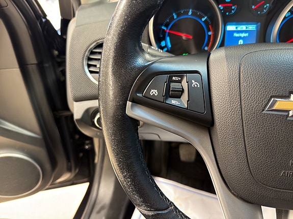Chevrolet Cruze 15 of 30