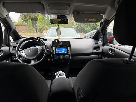 Nissan Leaf 7 of 12