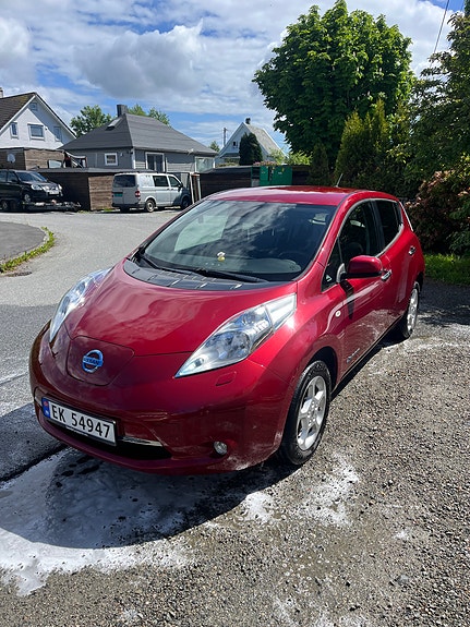 Nissan Leaf 3 of 12