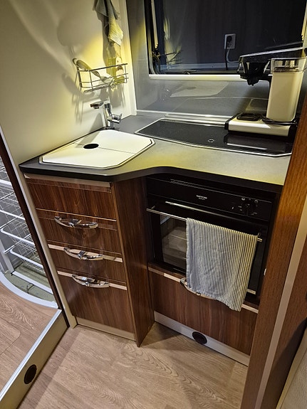Adria 670SL Matrix 15 of 22