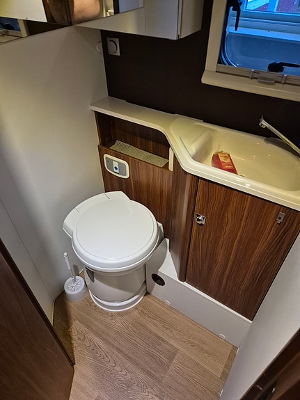 Adria 670SL Matrix 18 of 22