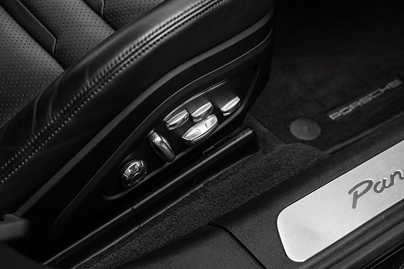 Porsche Panamera 16 of 30