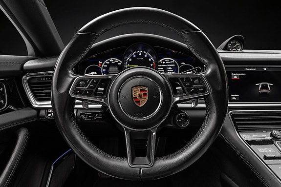 Porsche Panamera 19 of 30