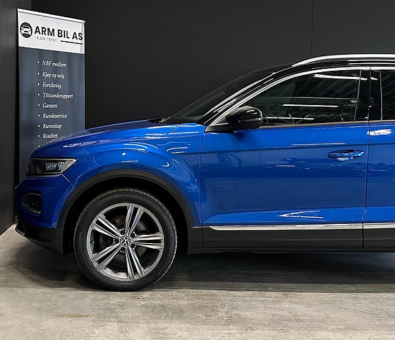 Volkswagen T-Roc 11 of 30