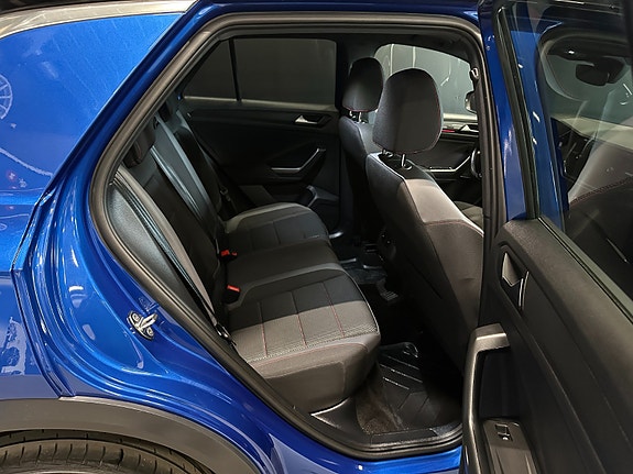 Volkswagen T-Roc 6 of 30