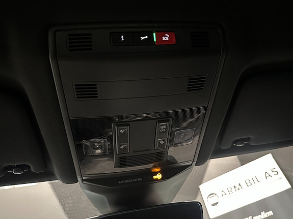 Volkswagen T-Roc 27 of 30