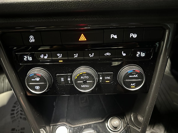 Volkswagen T-Roc 26 of 30