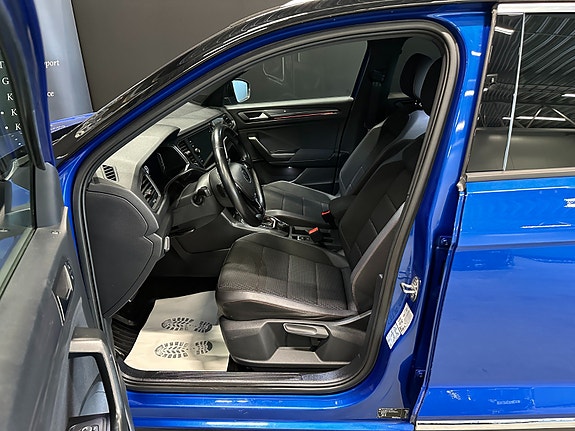 Volkswagen T-Roc 13 of 30