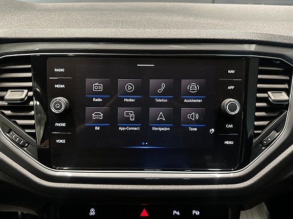 Volkswagen T-Roc 22 of 30