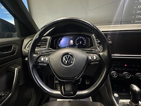 Volkswagen T-Roc 16 of 30