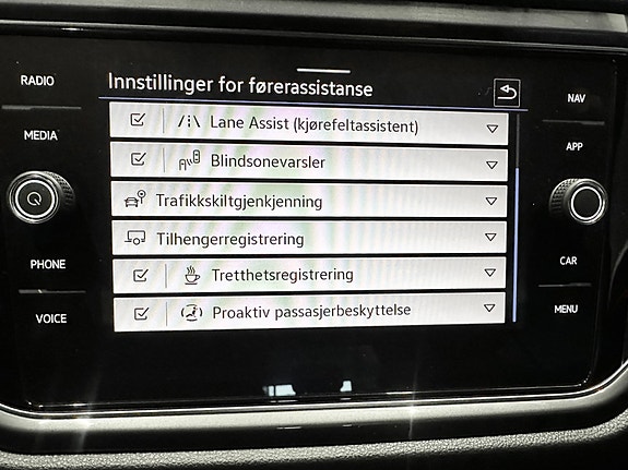 Volkswagen T-Roc 25 of 30