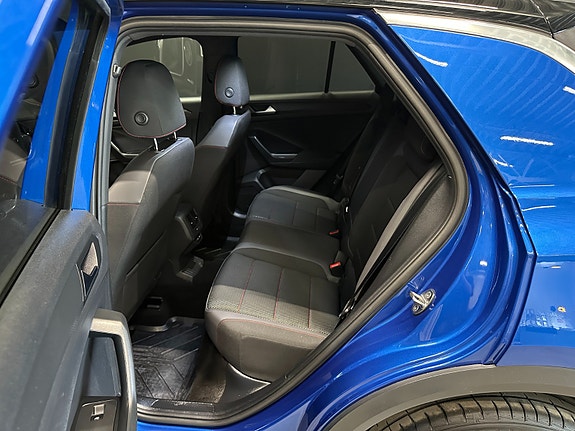 Volkswagen T-Roc 14 of 30