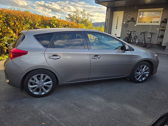 Toyota Auris 2 of 18