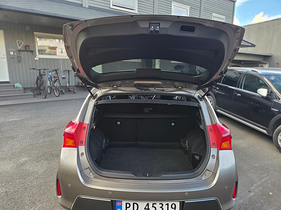 Toyota Auris 6 of 18