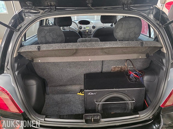 Toyota Yaris 18 of 24