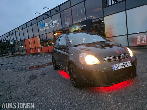 Toyota Yaris 9 of 24
