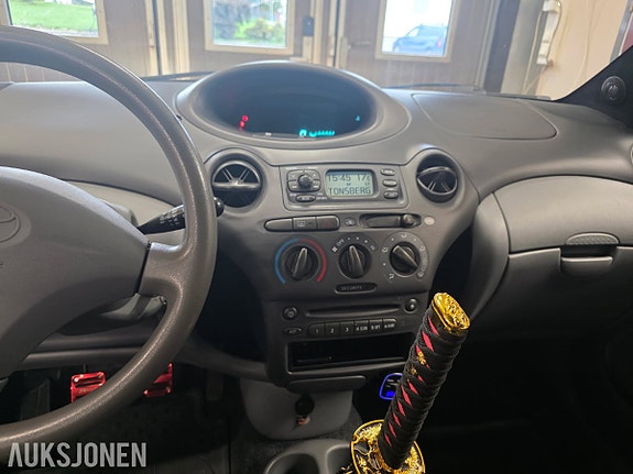 Toyota Yaris 14 of 24