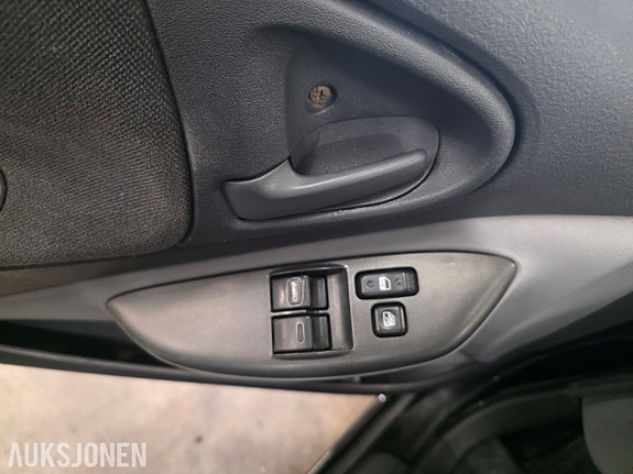 Toyota Yaris 20 of 24