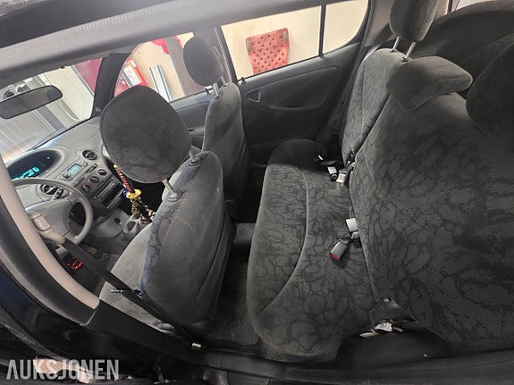 Toyota Yaris 17 of 24