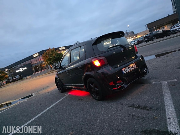 Toyota Yaris 10 of 24