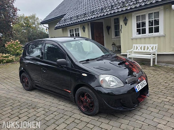 Toyota Yaris 2 of 24