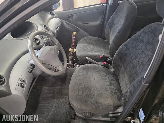 Toyota Yaris 12 of 24