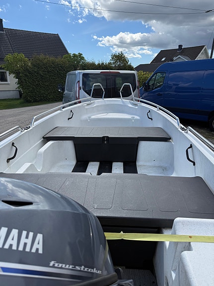 Pioner 14 active med 20 hk Yamaha og helt ny henger 4 of 9