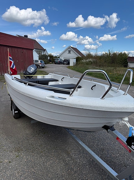 Pioner 14 active med 20 hk Yamaha og helt ny henger 6 of 9