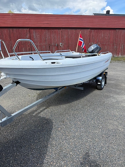 Pioner 14 active med 20 hk Yamaha og helt ny henger